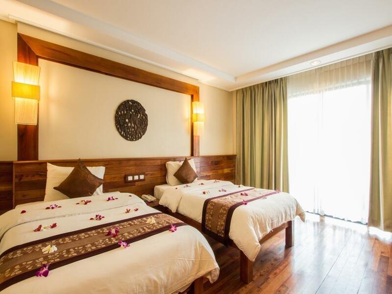 Royal Empire Premium Hotel Siem Reap Luaran gambar