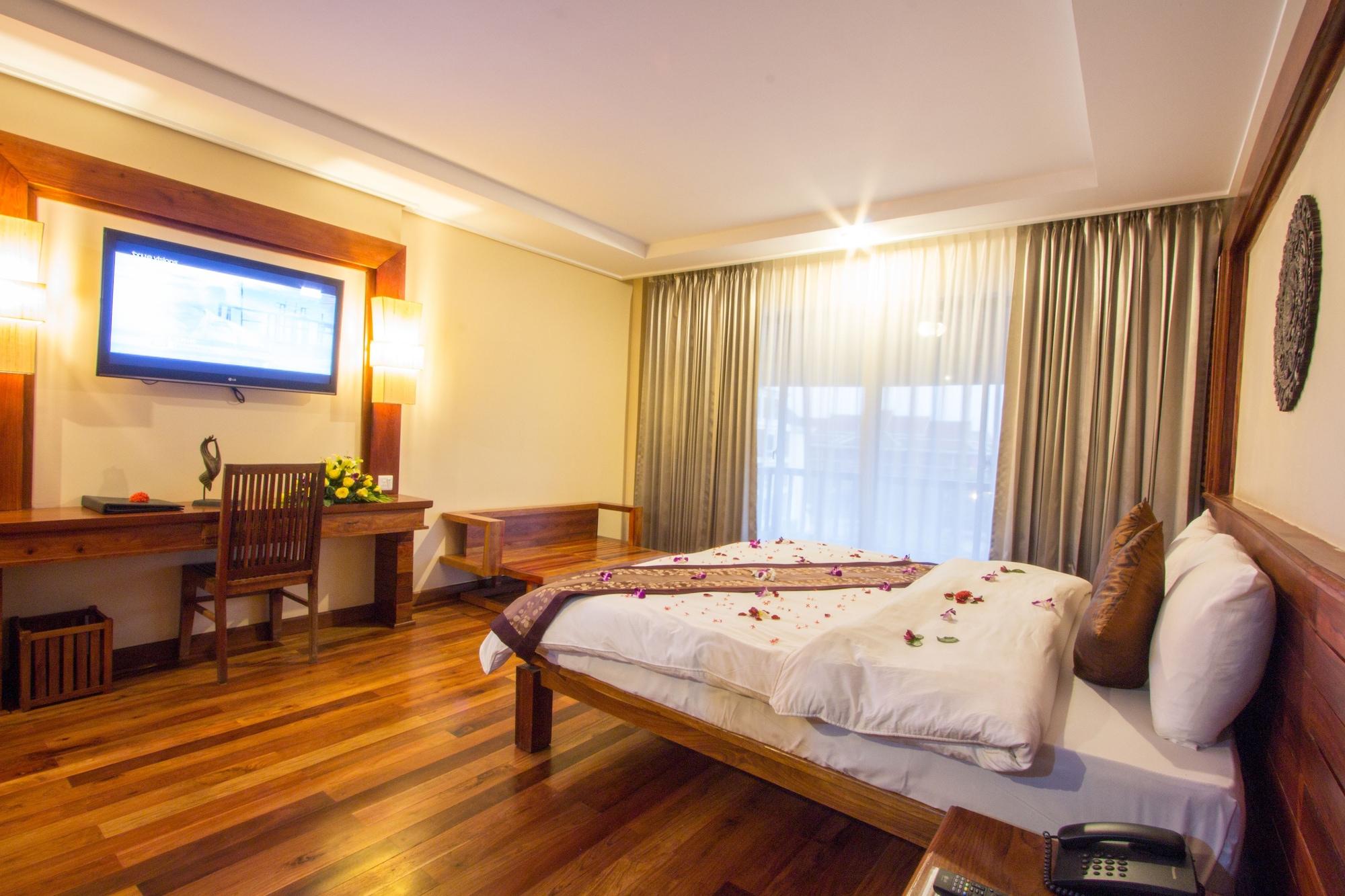 Royal Empire Premium Hotel Siem Reap Luaran gambar