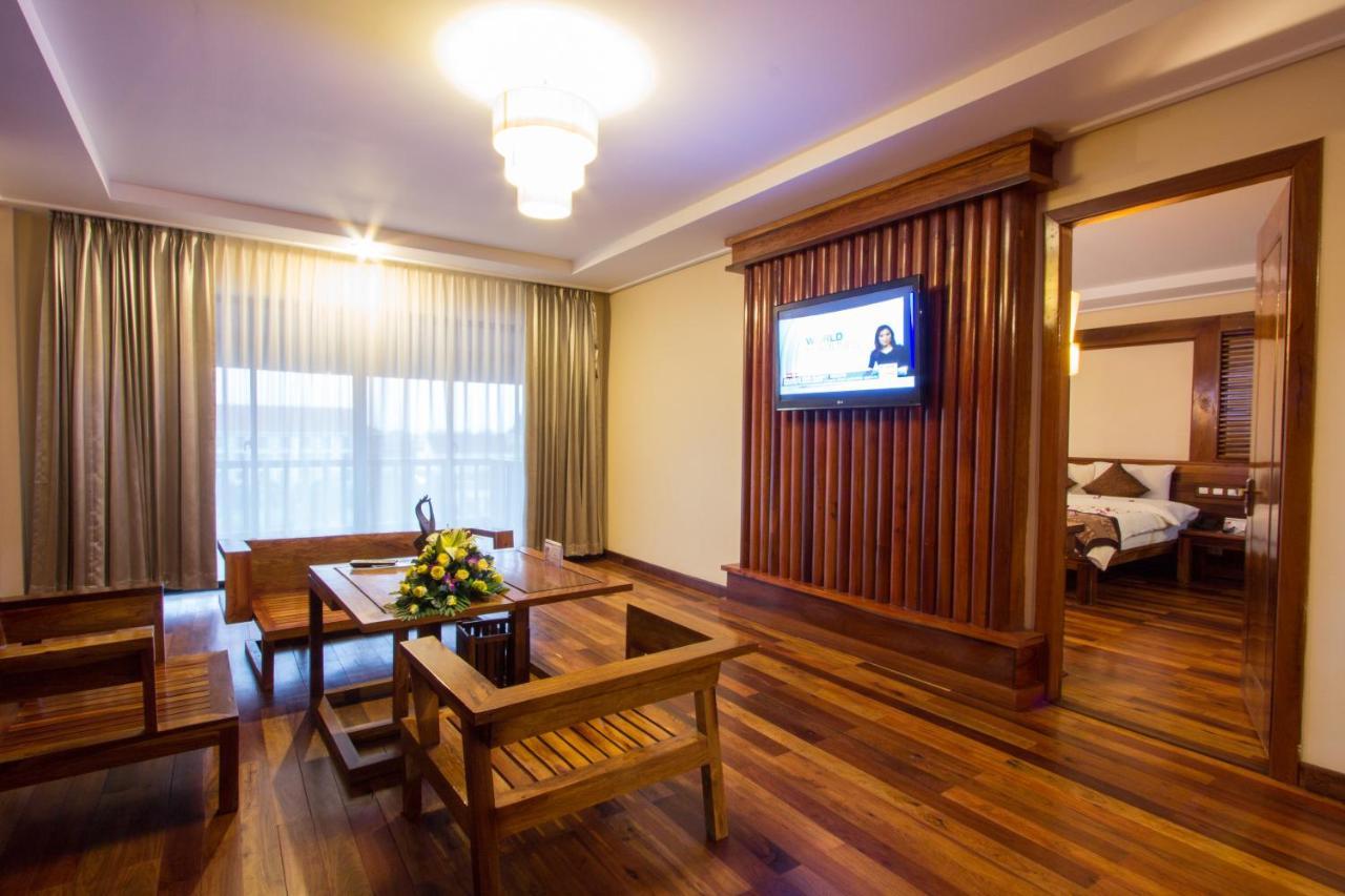 Royal Empire Premium Hotel Siem Reap Luaran gambar