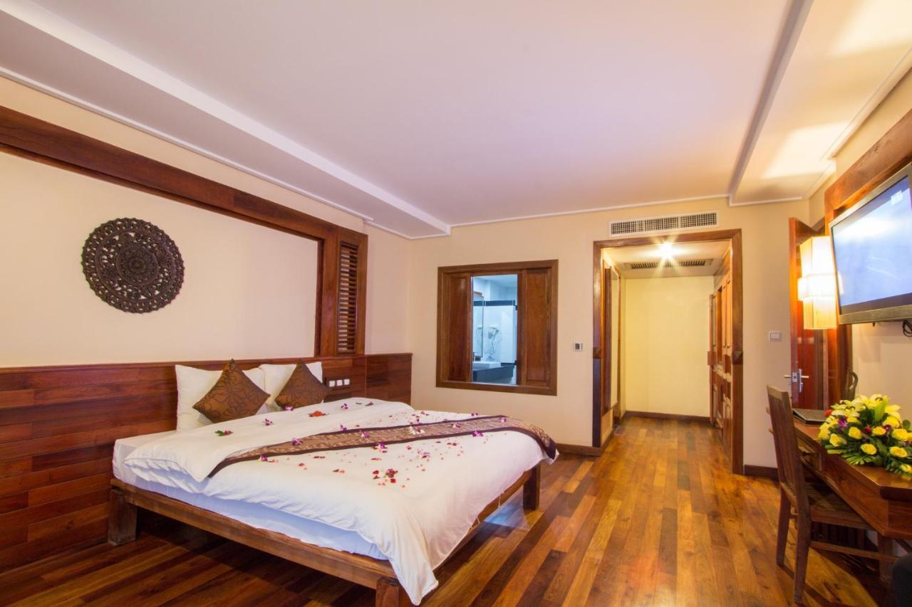 Royal Empire Premium Hotel Siem Reap Luaran gambar