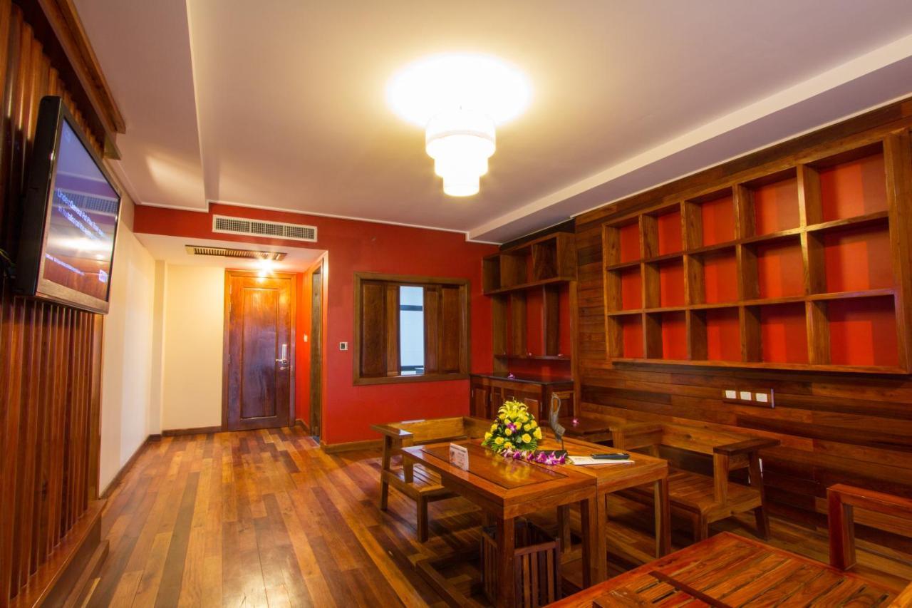 Royal Empire Premium Hotel Siem Reap Luaran gambar