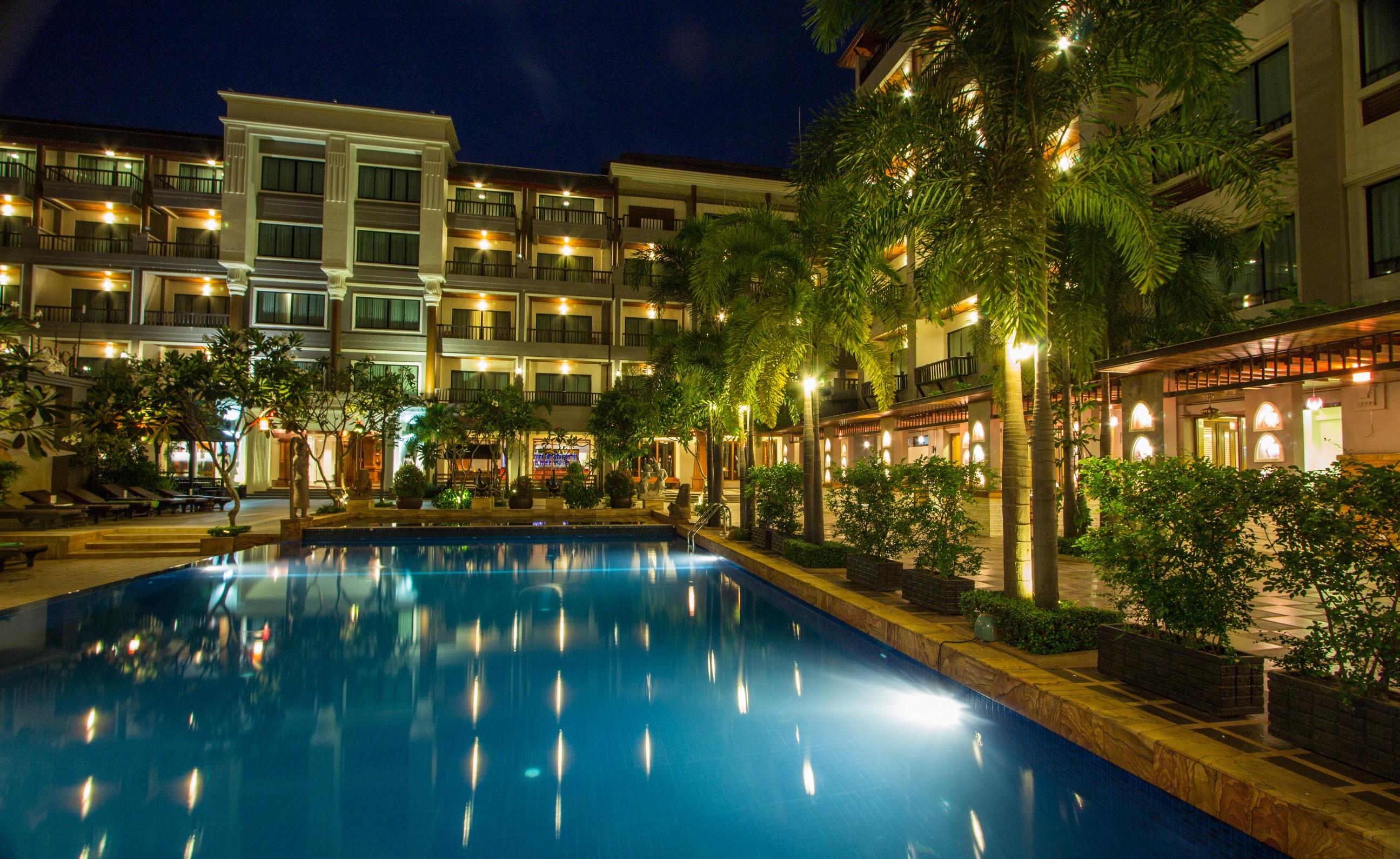 Royal Empire Premium Hotel Siem Reap Luaran gambar