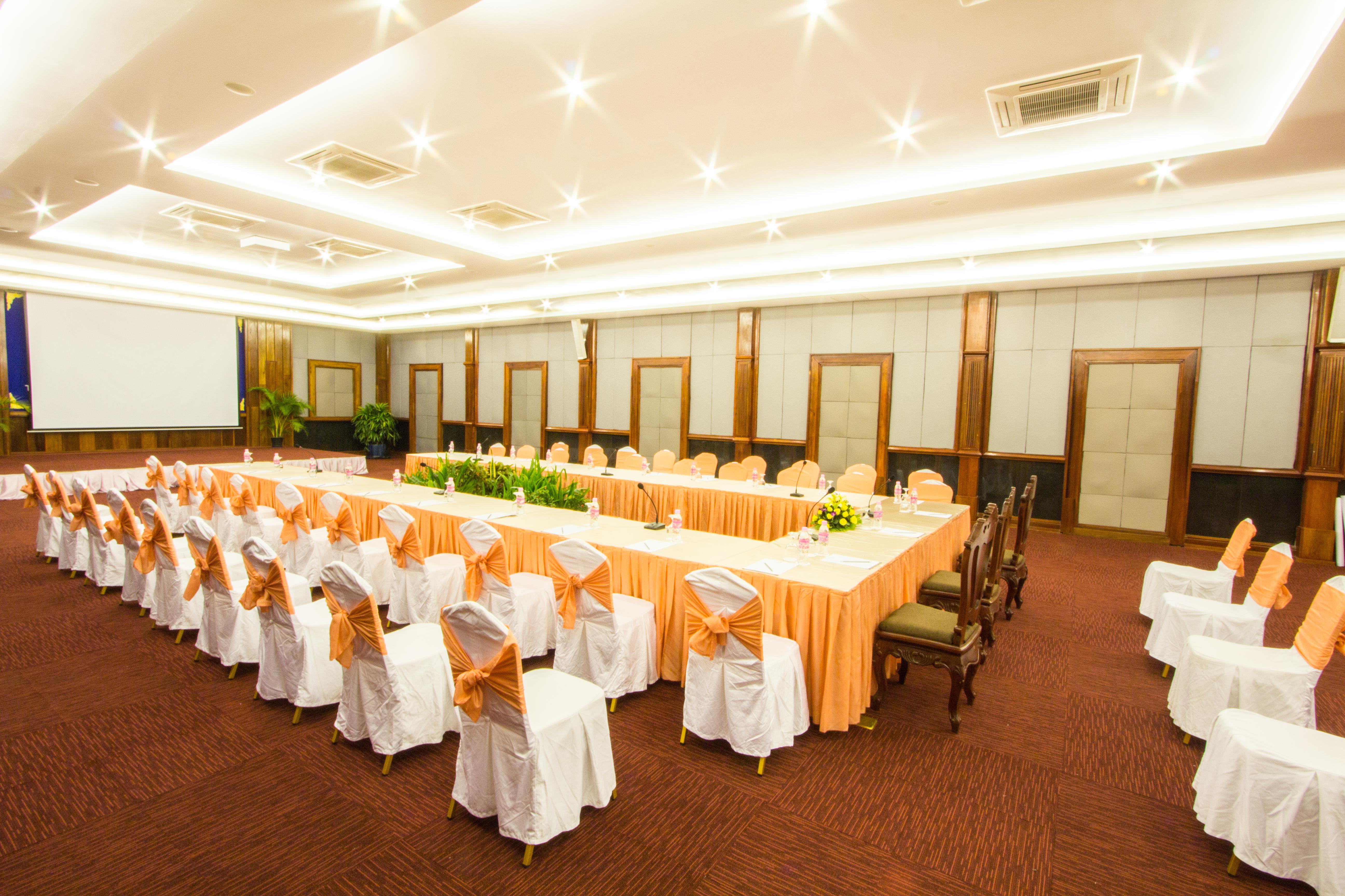 Royal Empire Premium Hotel Siem Reap Luaran gambar