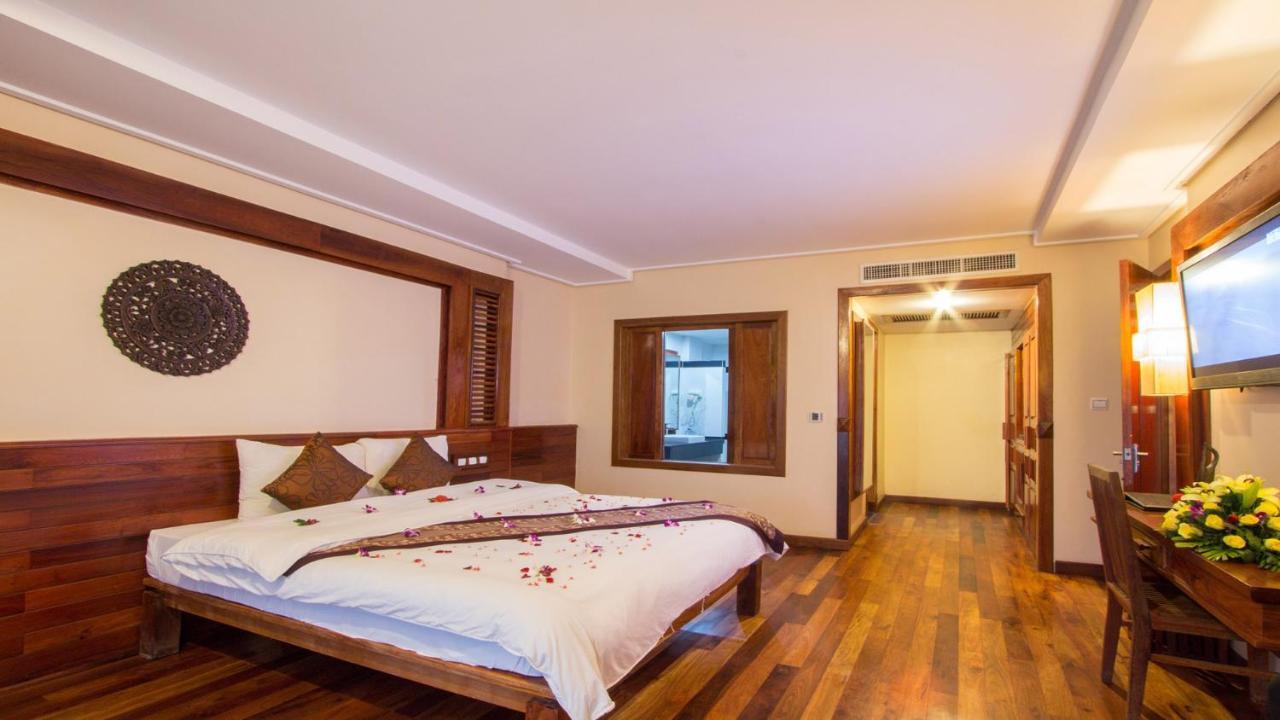 Royal Empire Premium Hotel Siem Reap Luaran gambar