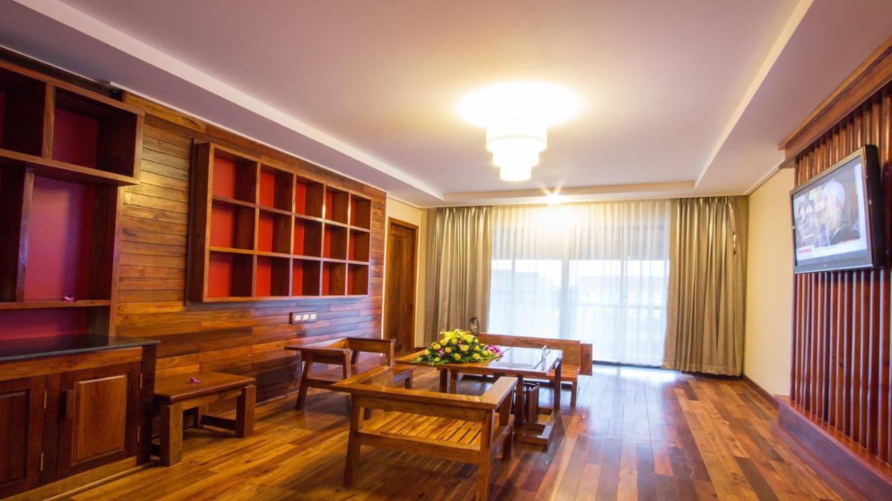 Royal Empire Premium Hotel Siem Reap Luaran gambar