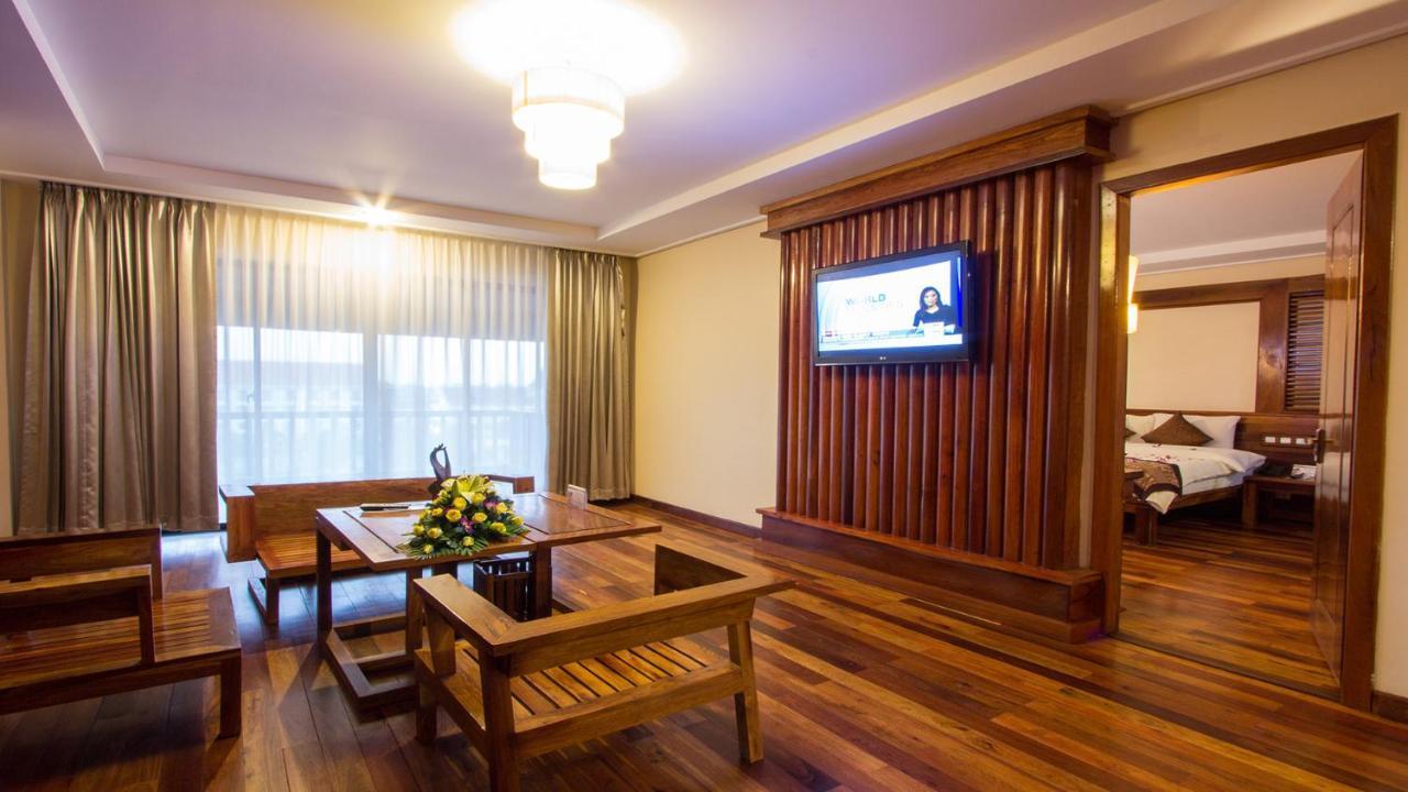 Royal Empire Premium Hotel Siem Reap Luaran gambar