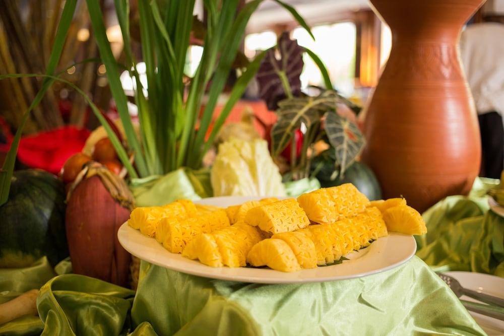 Royal Empire Premium Hotel Siem Reap Luaran gambar
