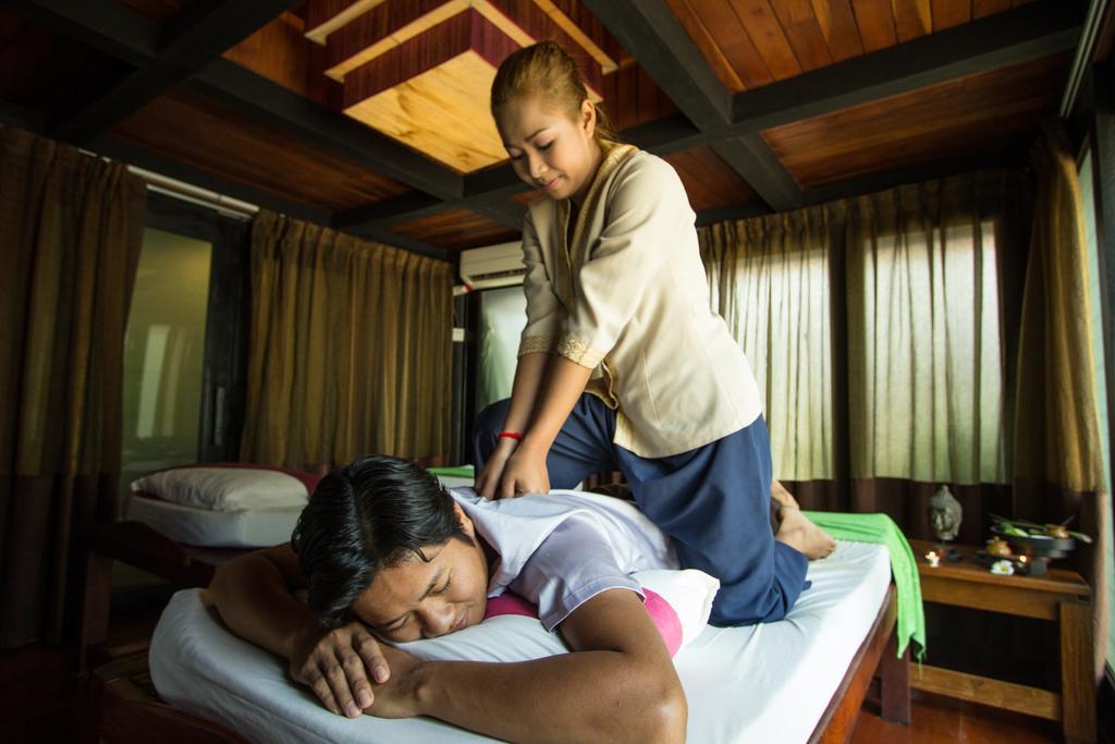 Royal Empire Premium Hotel Siem Reap Luaran gambar