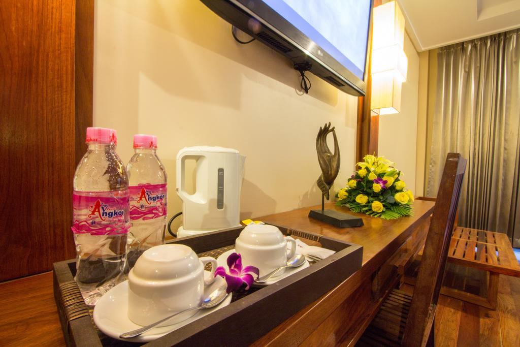Royal Empire Premium Hotel Siem Reap Luaran gambar