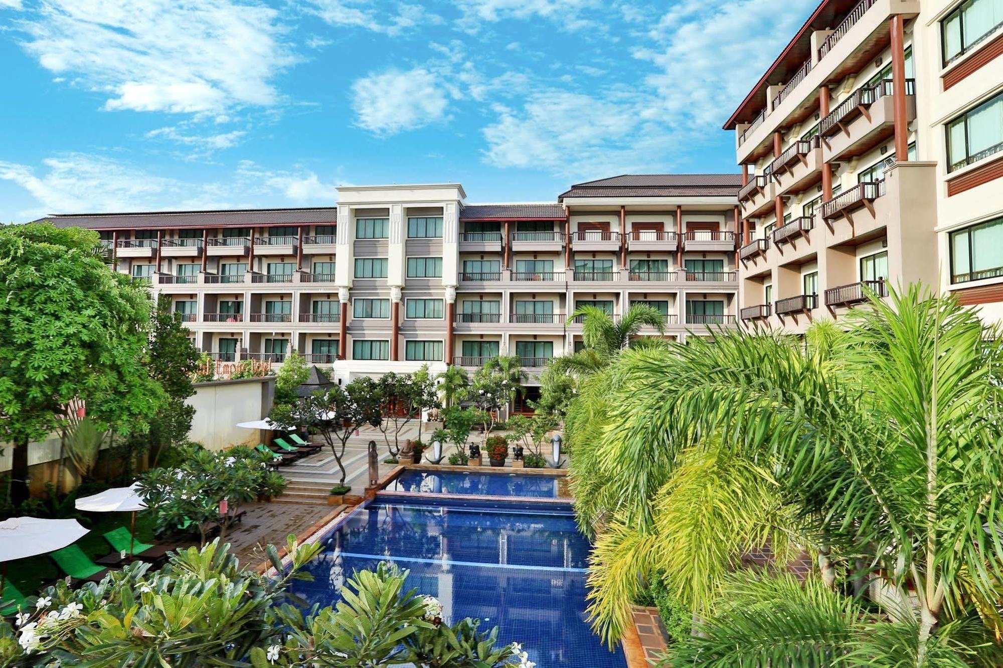 Royal Empire Premium Hotel Siem Reap Luaran gambar