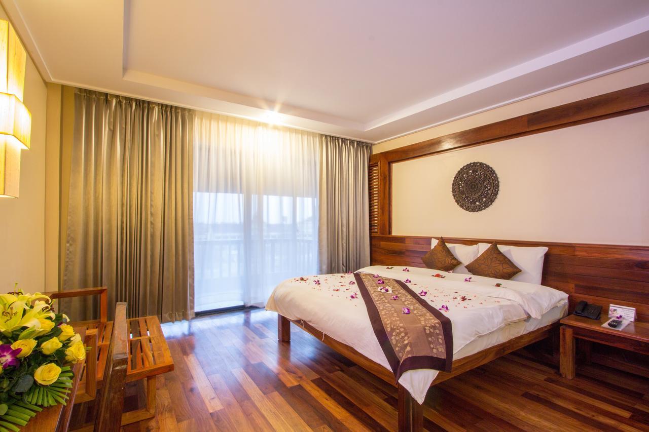 Royal Empire Premium Hotel Siem Reap Luaran gambar
