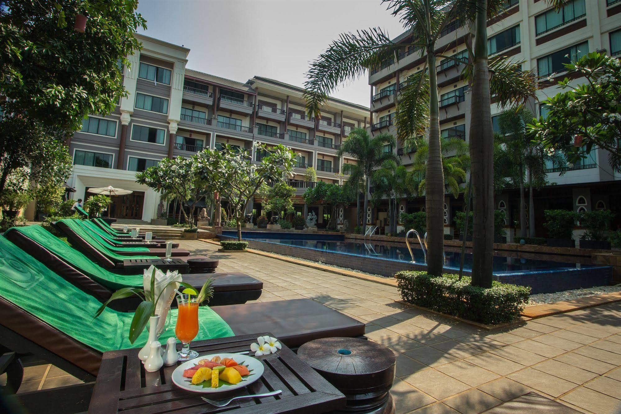 Royal Empire Premium Hotel Siem Reap Luaran gambar