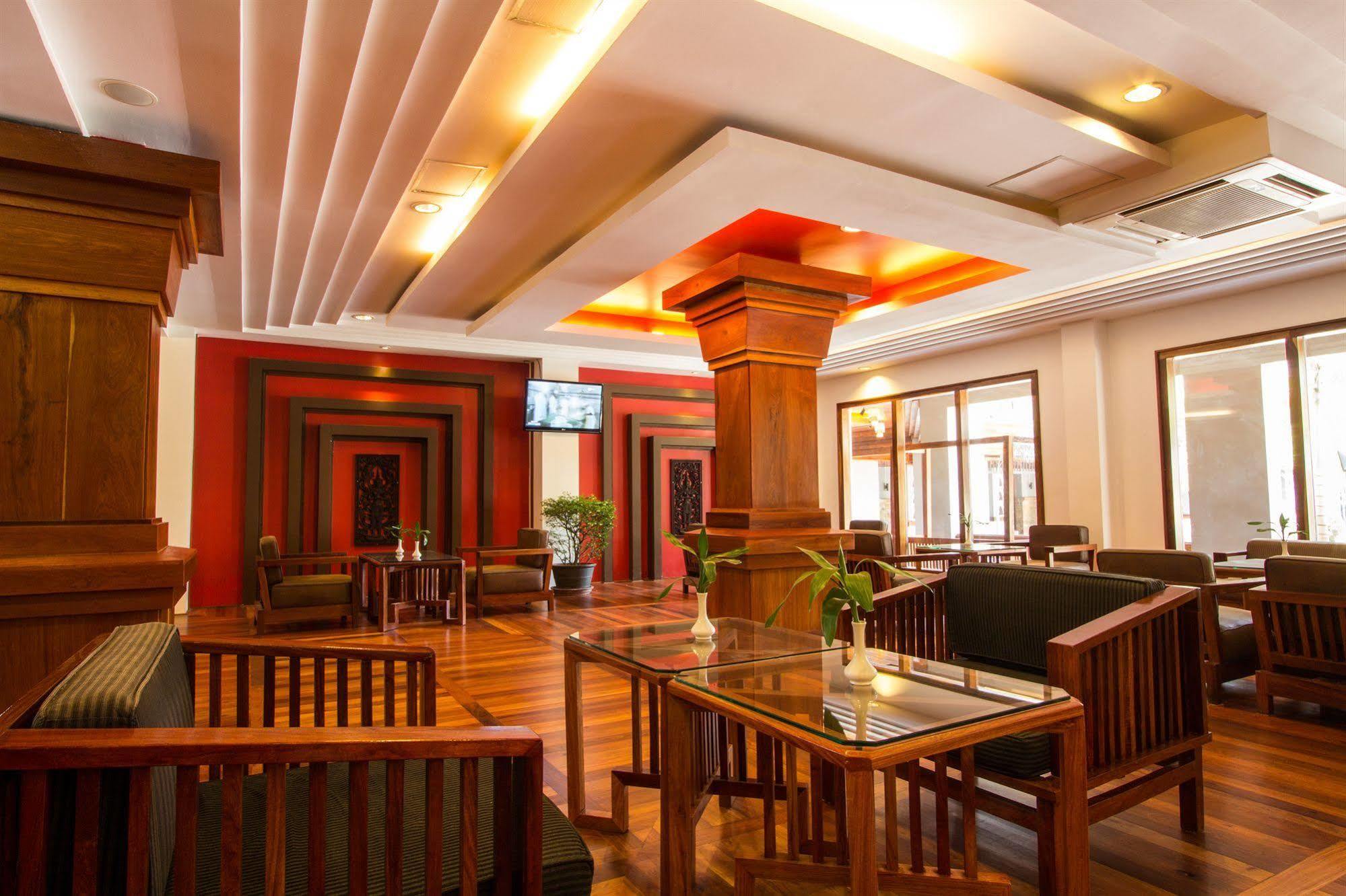 Royal Empire Premium Hotel Siem Reap Luaran gambar