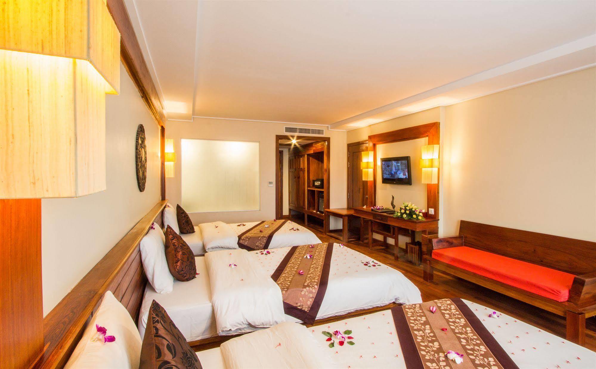 Royal Empire Premium Hotel Siem Reap Luaran gambar