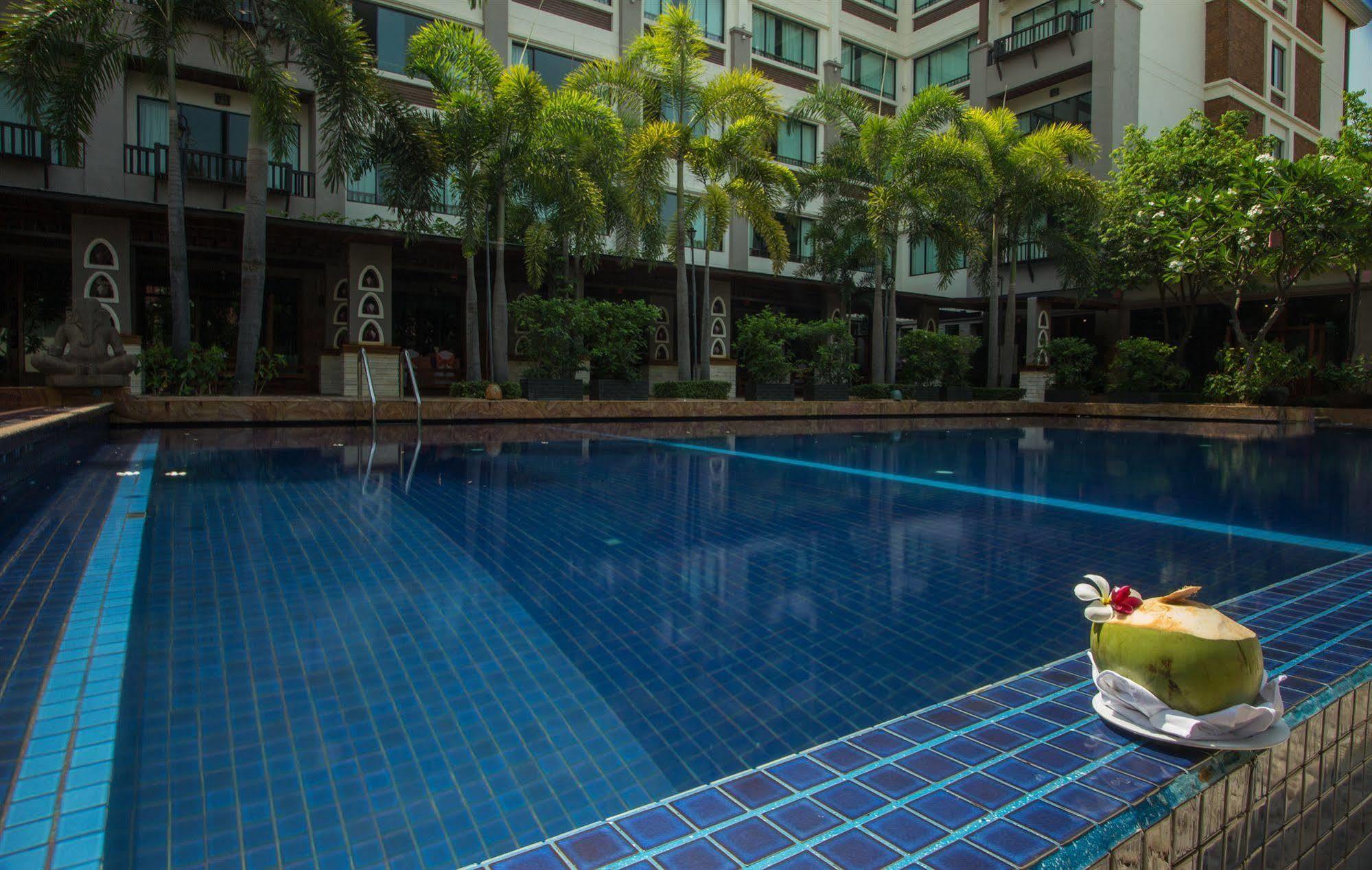 Royal Empire Premium Hotel Siem Reap Luaran gambar